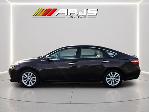 Used 2013 Toyota Avalon XLE image 2