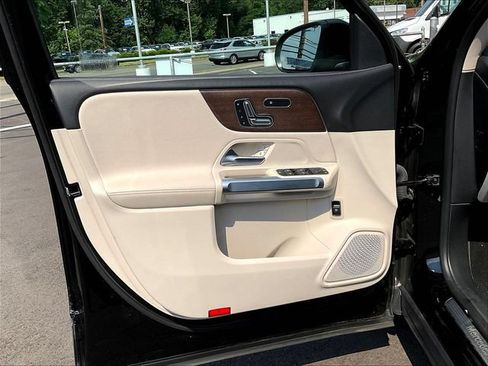 Certified 2023 Mercedes-Benz GLB 250 4MATIC image 22