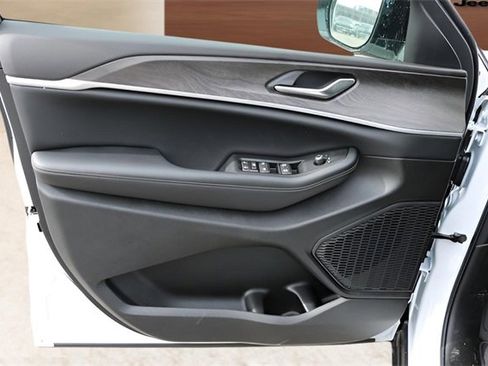 New 2026 Jeep Grand Cherokee Altitude image 10