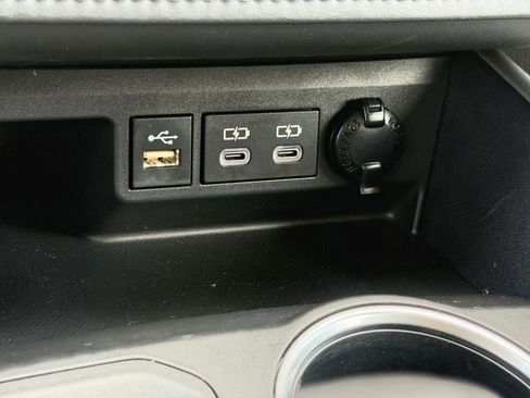 Used 2023 Toyota Highlander LE image 23