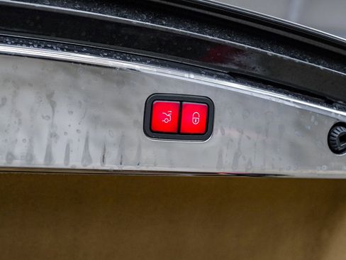 Used 2005 Maybach 57 image 53