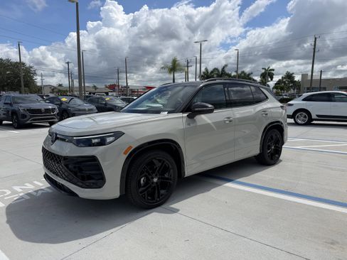 New 2026 Volkswagen Tiguan SE R-Line FWD image 7