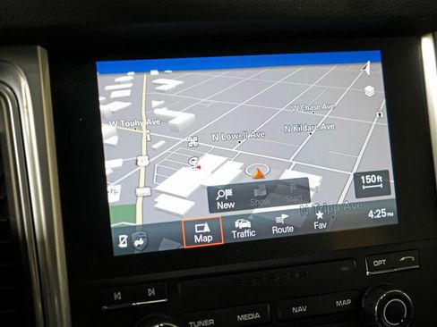 Certified 2018 Porsche Macan image 26