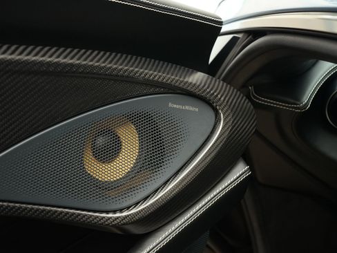 Used 2018 McLaren 570S image 23