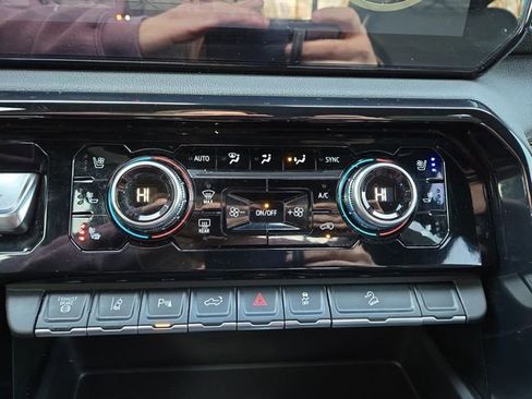 Used 2025 GMC Sierra 3500 AT4 w/ AT4 Premium Plus Package image 25