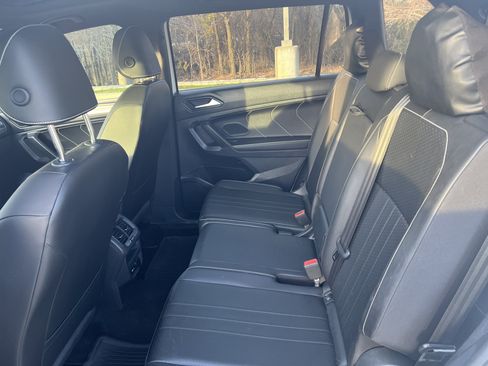 Certified 2022 Volkswagen Tiguan SE R-Line image 30