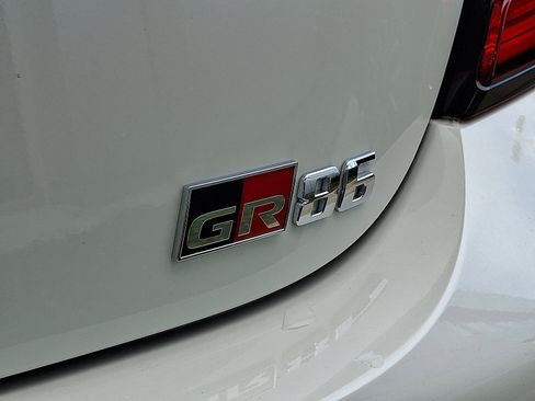 New 2025 Toyota GR86 Premium image 5