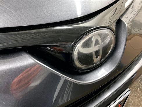 Used 2018 Toyota RAV4 XLE image 28