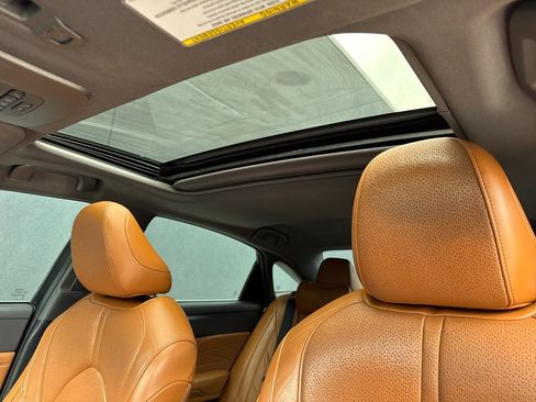 Used 2019 Toyota Avalon Limited image 17