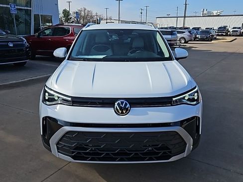 New 2026 Volkswagen Taos SE AWD/4WD image 2
