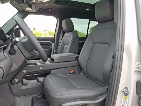 New 2026 Land Rover Defender 110 S AWD/4WD image 9