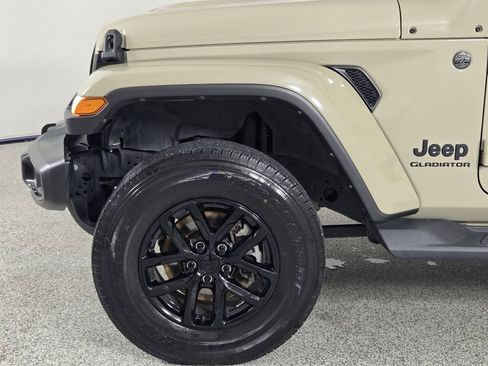 Used 2022 Jeep Gladiator Sport AWD/4WD image 8