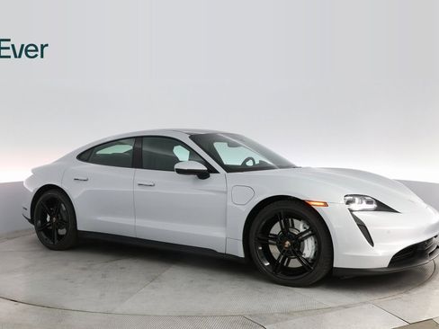 Used 2022 Porsche Taycan image 5