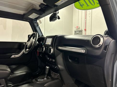 Used 2014 Jeep Wrangler Unlimited Sahara w/ Connectivity Group AWD/4WD image 30