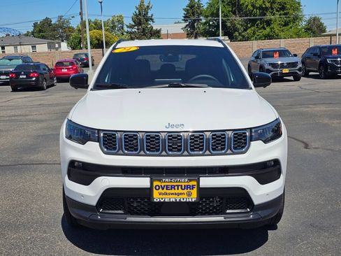 Used 2024 Jeep Compass Latitude w/ Convenience Group AWD/4WD image 6