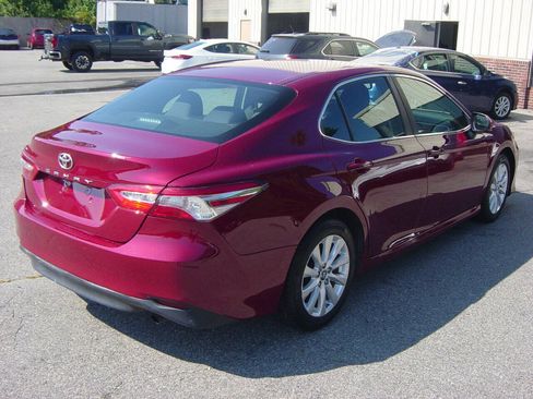 Used 2018 Toyota Camry LE w/ Convenience Package FWD image 4