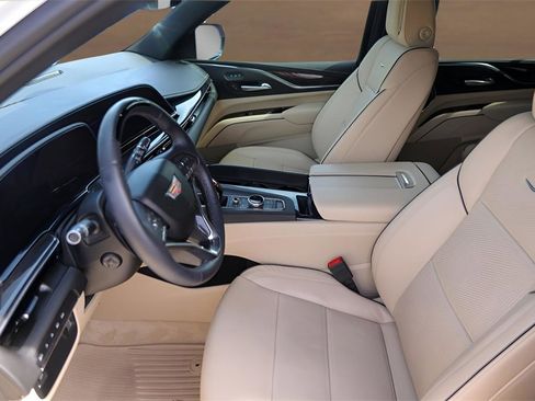 Used 2024 Cadillac Escalade Premium Luxury image 9