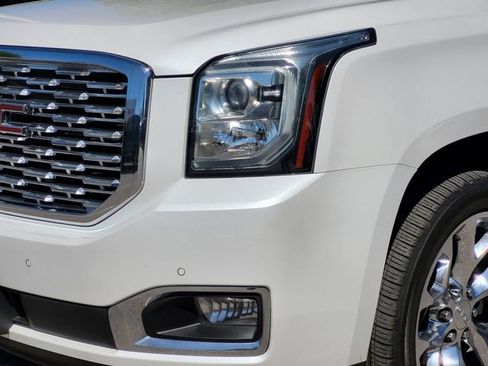 Used 2019 GMC Yukon XL Denali w/ Denali Ultimate Package AWD/4WD image 5