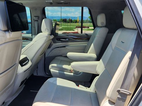 Used 2021 Cadillac Escalade Sport Platinum image 10