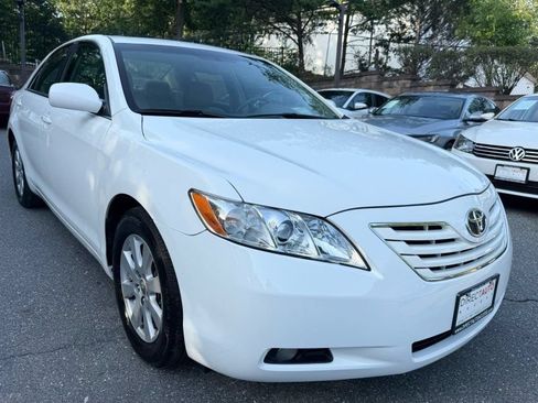 Used 2009 Toyota Camry XLE FWD image 1