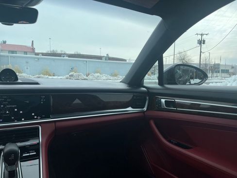 Used 2023 Porsche Panamera image 41