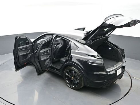 Certified 2022 Porsche Cayenne Turbo GT AWD/4WD image 29