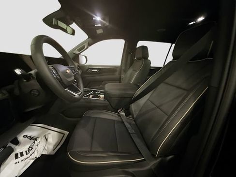 New 2025 Chevrolet Suburban Premier image 23