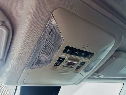 Used 2019 Toyota RAV4 XLE Premium image 30