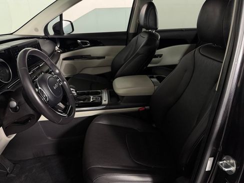 Used 2024 Kia Carnival EX FWD image 23