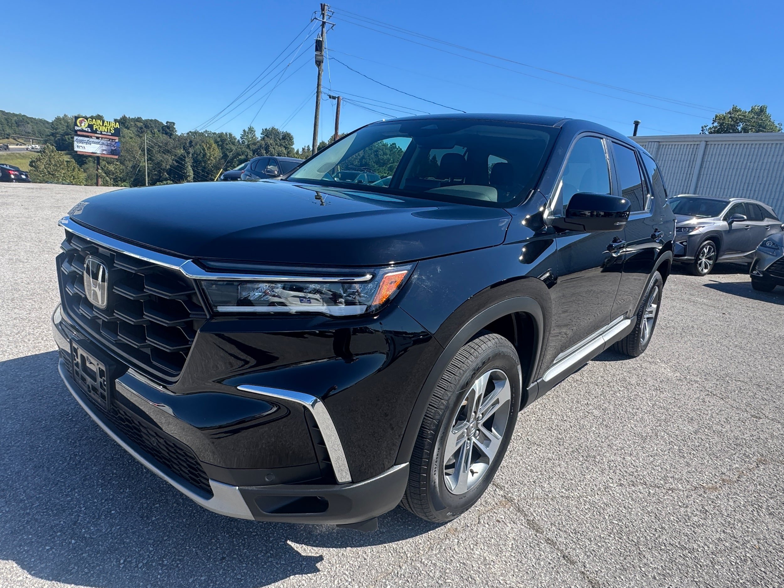 Used 2025 Honda Pilot EX-L image 2