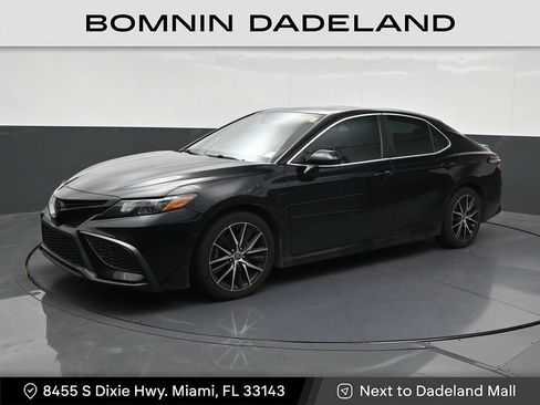 Used 2022 Toyota Camry SE w/ Audio Upgrade Package FWD image 1