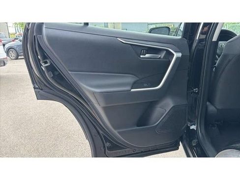 Certified 2025 Toyota RAV4 XLE FWD image 33