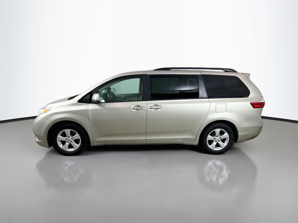 Used 2017 Toyota Sienna LE FWD image 4