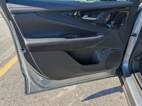 New 2025 Chevrolet Blazer EV RS image 8