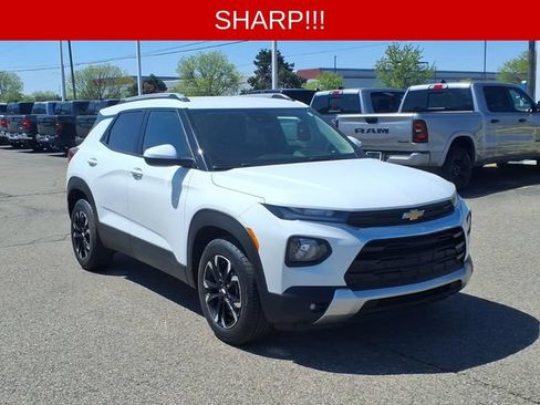 Used 2022 Chevrolet TrailBlazer LT w/ Convenience Package FWD image 3