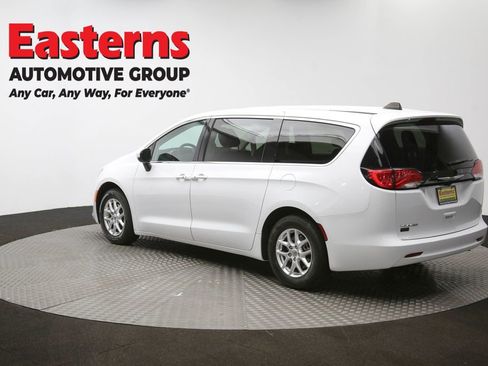 Used 2023 Chrysler Voyager LX image 63