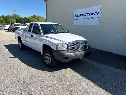 Used 2007 Dodge Dakota ST RWD image 1