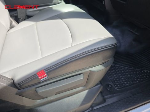 Used 2022 RAM 2500 Tradesman w/ Chrome Appearance Group image 21