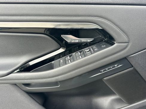 Used 2020 Land Rover Range Rover Evoque SE image 11