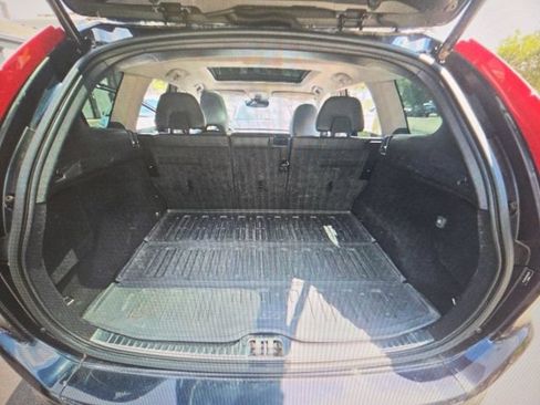 Used 2017 Volvo XC60 T6 Dynamic w/ Climate Package AWD/4WD image 10
