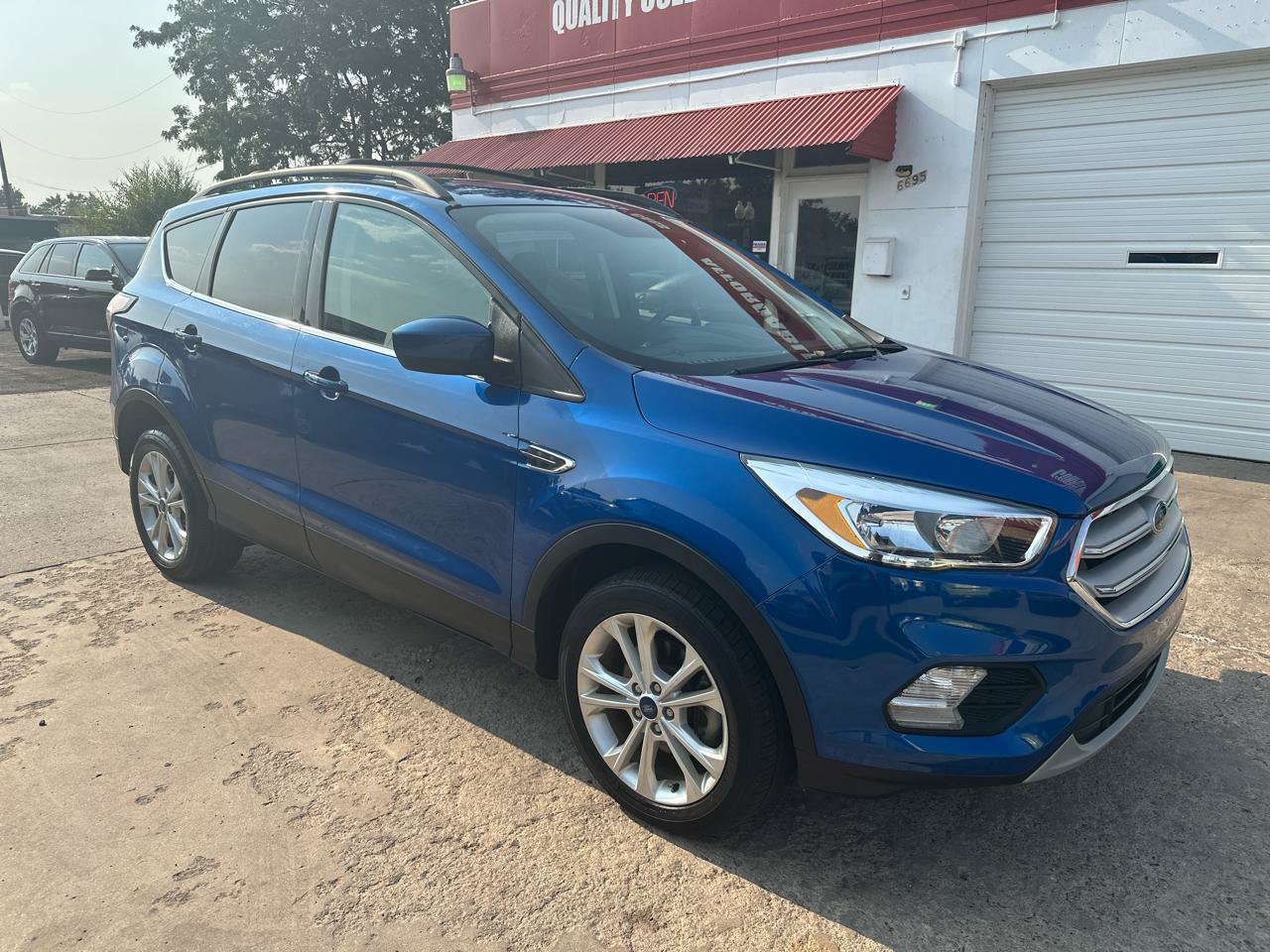 Used 2018 Ford Escape SE w/ SE Sync 3 Package FWD image 3