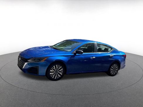 Used 2025 Nissan Altima 2.5 SV FWD image 8