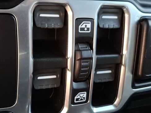 Used 2021 Jeep Wrangler Unlimited Sahara AWD/4WD image 23