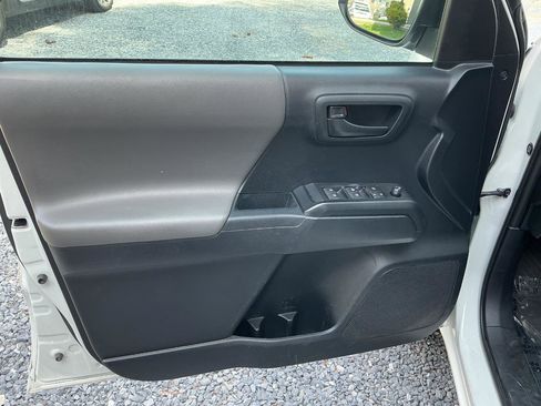 Used 2019 Toyota Tacoma SR w/ SR Convenience Package image 9