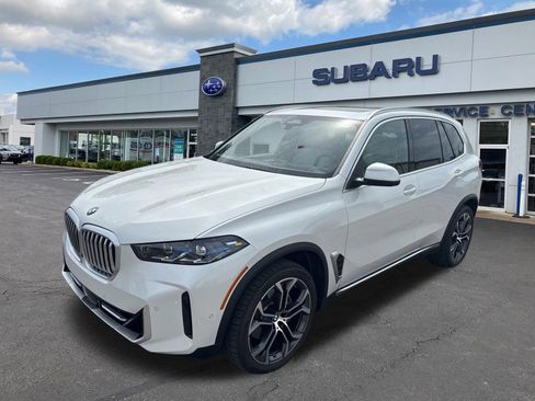 Used 2024 BMW X5 xDrive40i w/ Premium Package AWD/4WD image 3