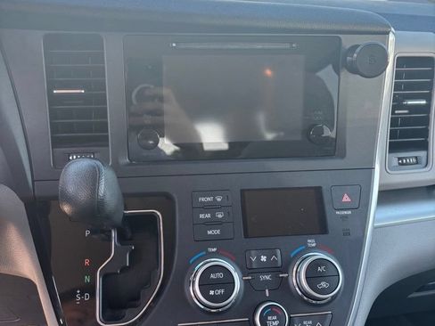Used 2015 Toyota Sienna LE FWD image 10