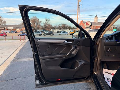 Used 2022 Volkswagen Tiguan SE image 12