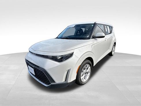 Used 2025 Kia Soul LX w/ LX Technology Package FWD image 5