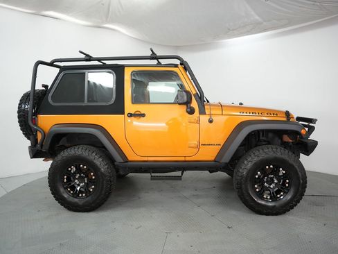 Used 2014 Jeep Wrangler Rubicon w/ Power Convenience Group AWD/4WD image 4