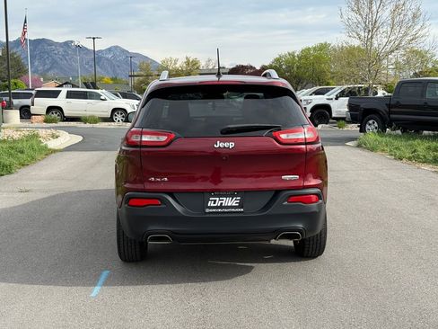 Used 2018 Jeep Cherokee Latitude image 11